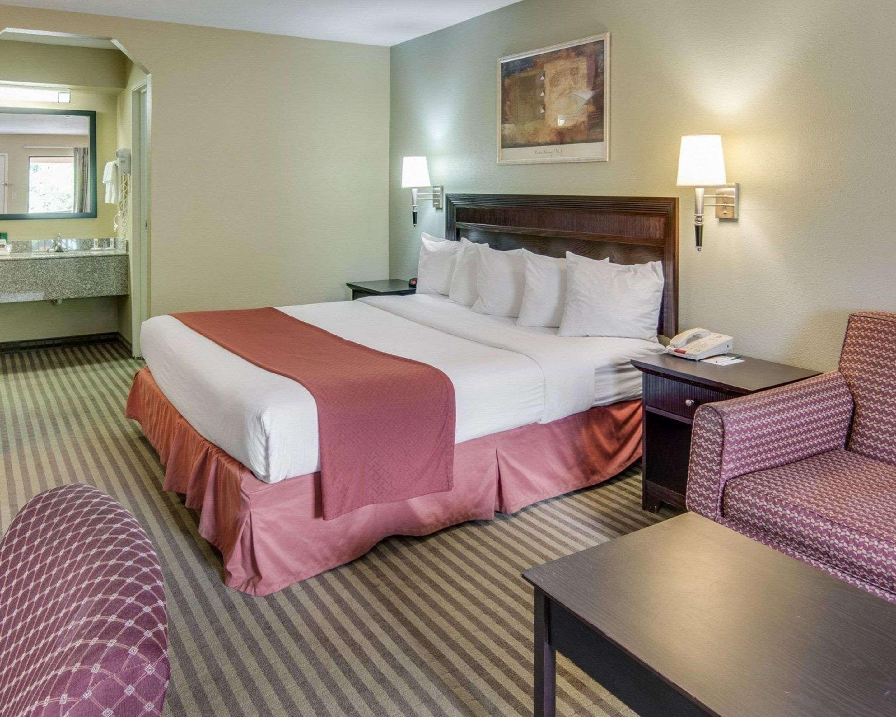 Quality Mt Pleasant Inn 2*